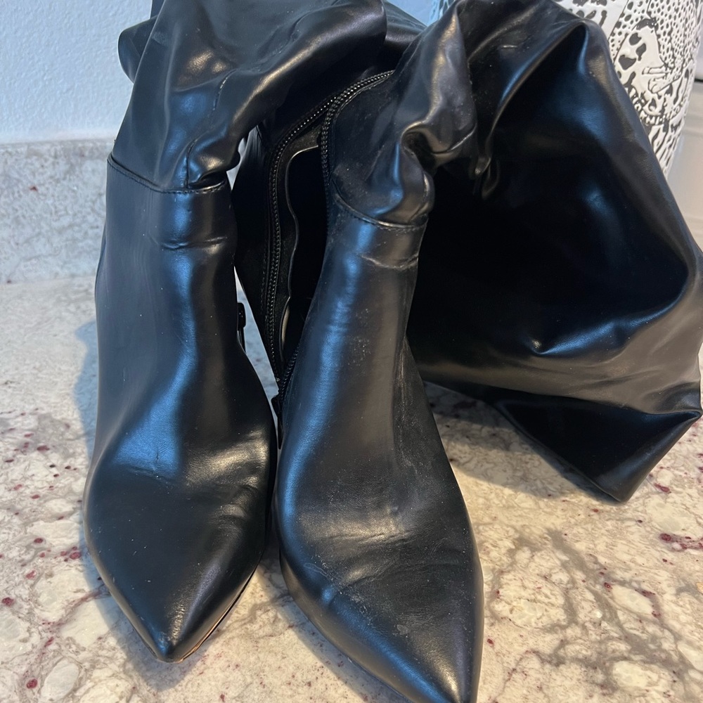 Black boots just in time for fall 🍂